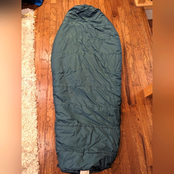 Mountain Equipment Company Fledgling light mummy style sleeping bag, HV,… - Picture 6 of 12